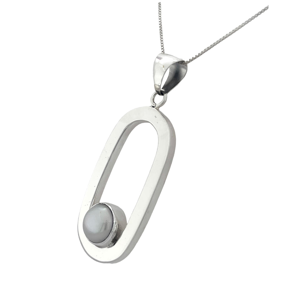 STERLING SILVER OVAL PENDANT WITH PEARL