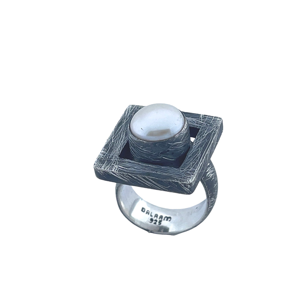 STERLING SILVER SQUARE HOLLOW BOX FRESHWATER PEARL ADJUSTABLE RING
