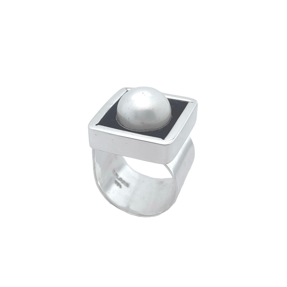 STERLING SILVER  PEARL IN A BOX RING HIGH POLISH WITH OXIDIZED CENTER
