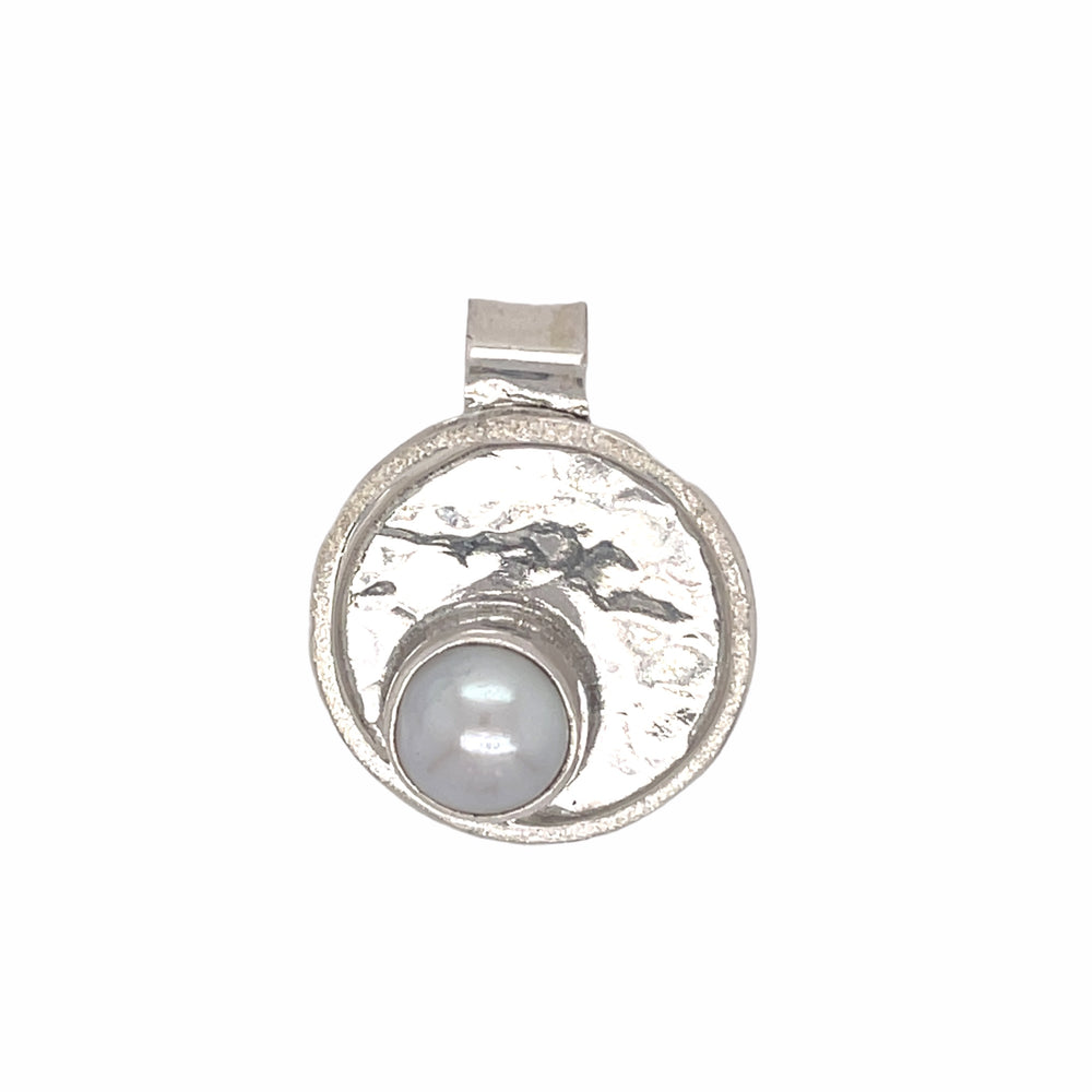 STERLING SILVER FRESHWATER PEARL DISK WITH LIP PENDANT